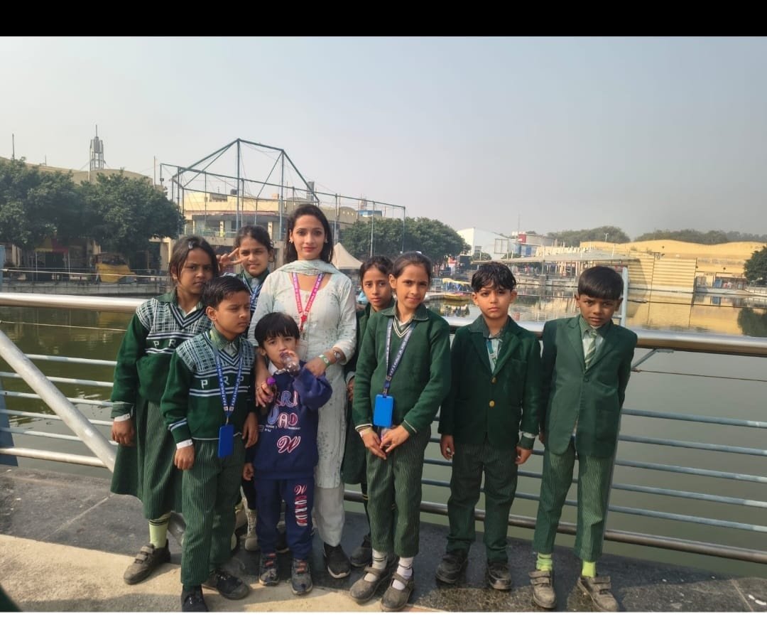 Students Lake Excursion Trip